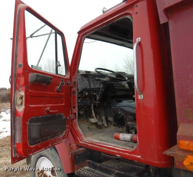 image for item KU9761 1999 International 8100  dump truck