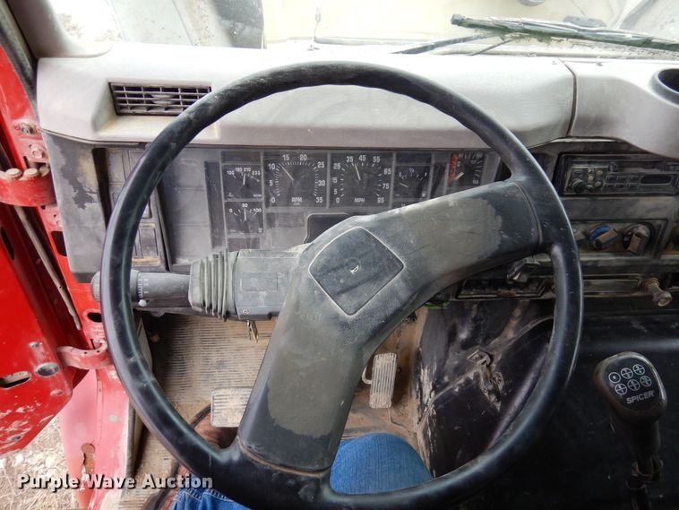 image for item KU9761 1999 International 8100  dump truck