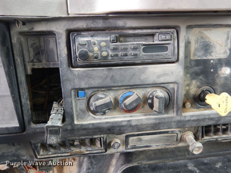 image for item KU9761 1999 International 8100  dump truck