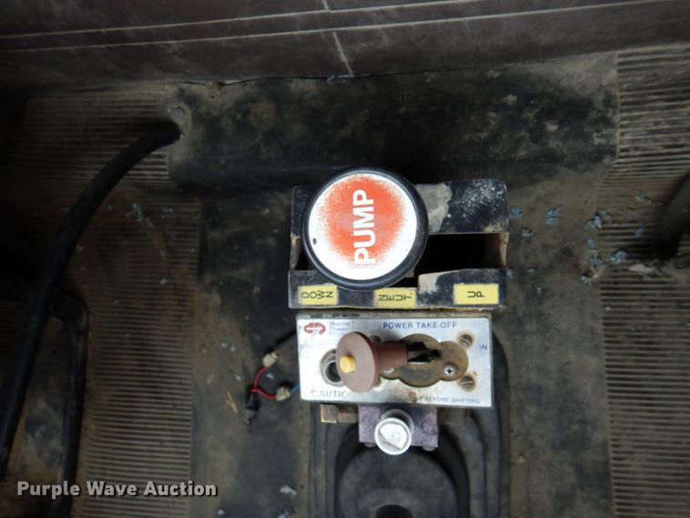 image for item KU9761 1999 International 8100  dump truck