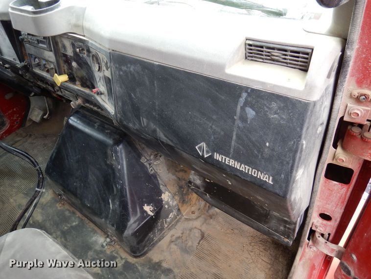 image for item KU9761 1999 International 8100  dump truck