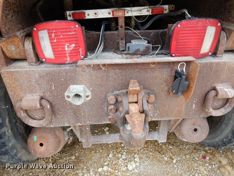 image for item KU9761 1999 International 8100  dump truck