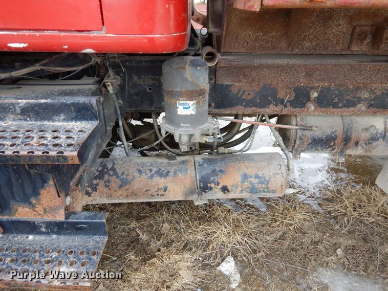 image for item KU9761 1999 International 8100  dump truck