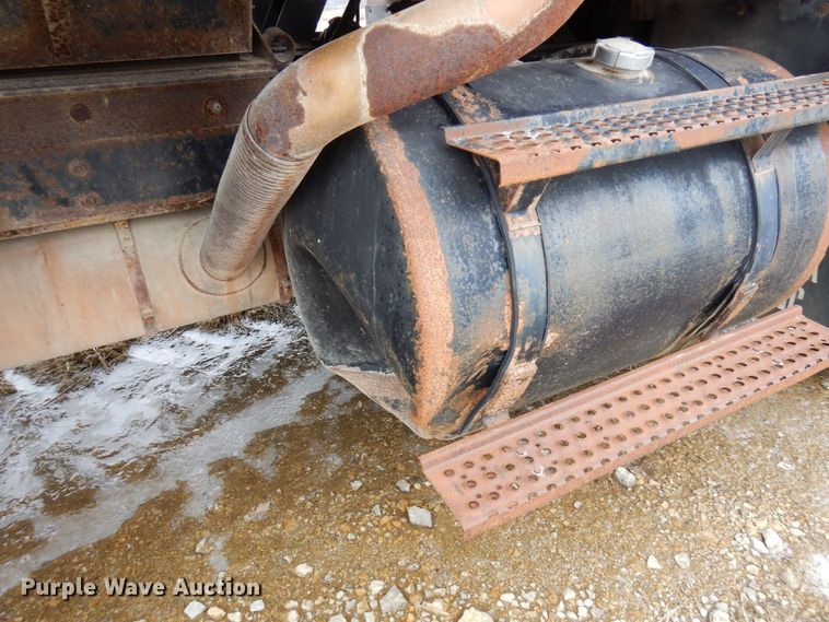 image for item KU9761 1999 International 8100  dump truck