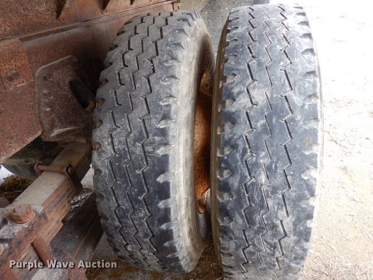 image for item KU9761 1999 International 8100  dump truck