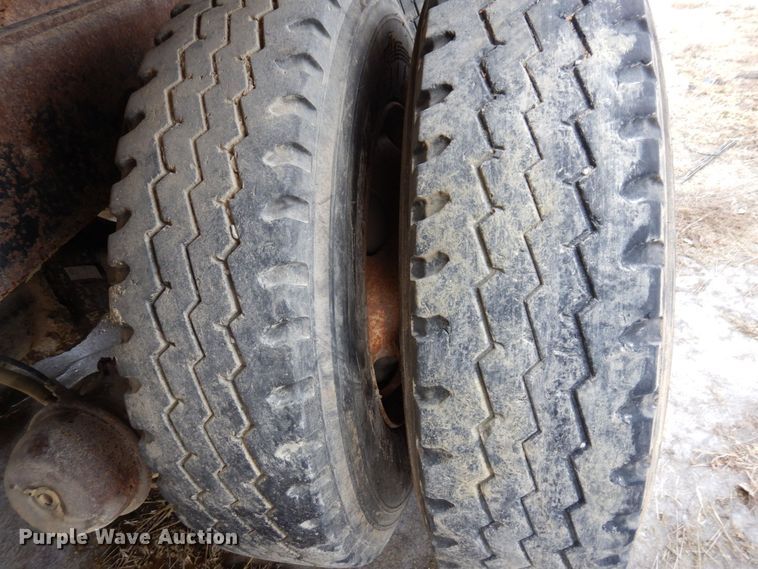 image for item KU9761 1999 International 8100  dump truck