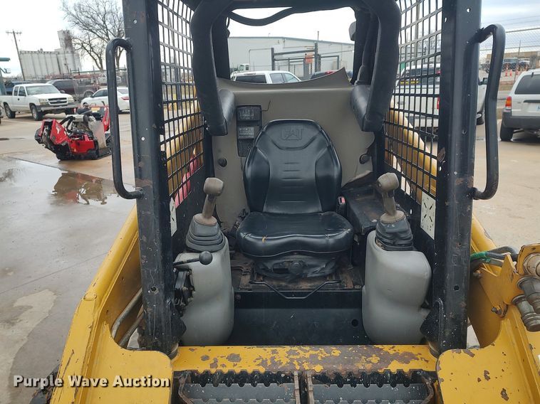 image for item LG9540 2014 Caterpillar 226B3  skid steer loader