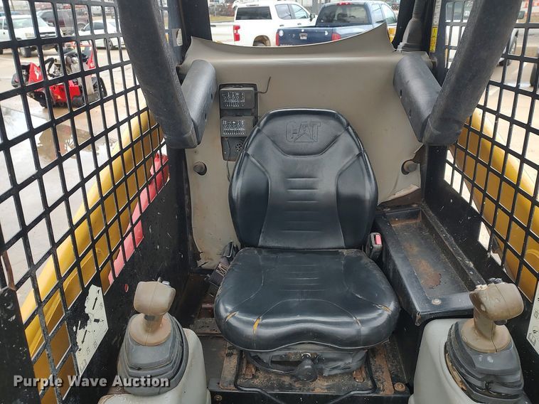 image for item LG9540 2014 Caterpillar 226B3  skid steer loader