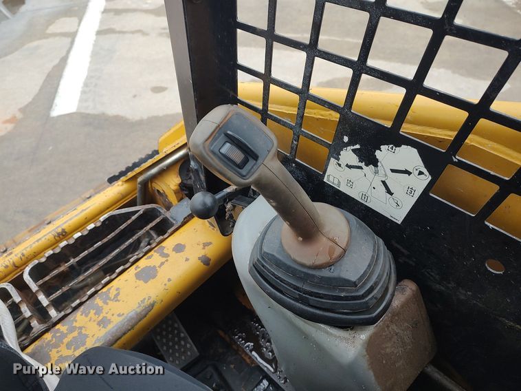 image for item LG9540 2014 Caterpillar 226B3  skid steer loader