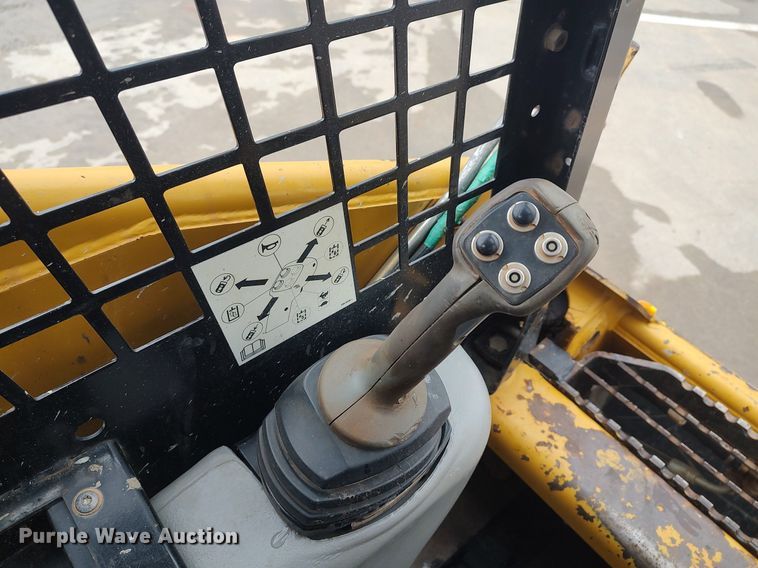 image for item LG9540 2014 Caterpillar 226B3  skid steer loader