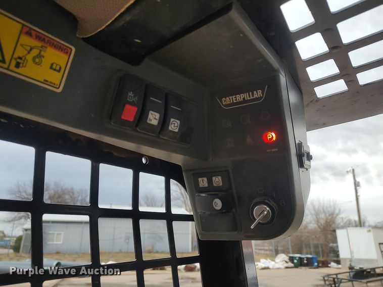 image for item LG9540 2014 Caterpillar 226B3  skid steer loader