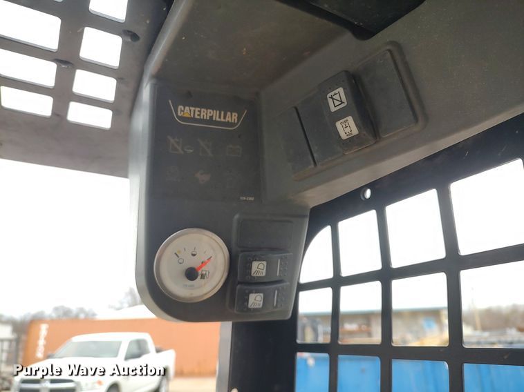 image for item LG9540 2014 Caterpillar 226B3  skid steer loader