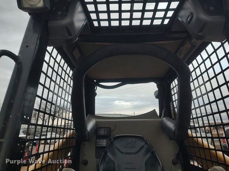 image for item LG9540 2014 Caterpillar 226B3  skid steer loader