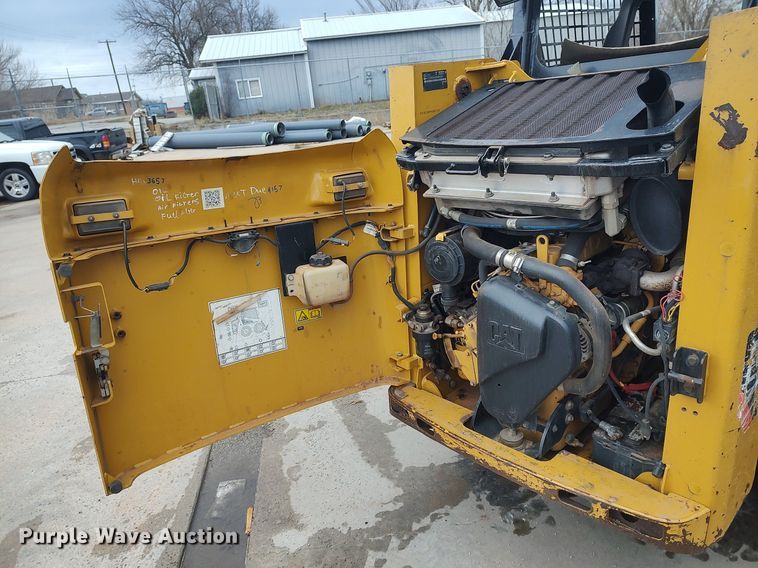 image for item LG9540 2014 Caterpillar 226B3  skid steer loader