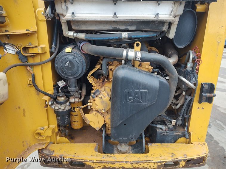 image for item LG9540 2014 Caterpillar 226B3  skid steer loader