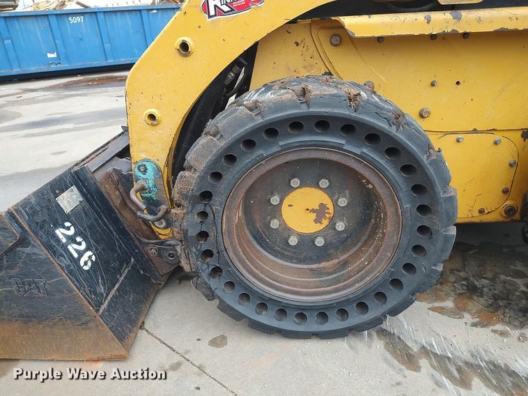 image for item LG9540 2014 Caterpillar 226B3  skid steer loader