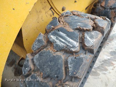 image for item LG9540 2014 Caterpillar 226B3  skid steer loader