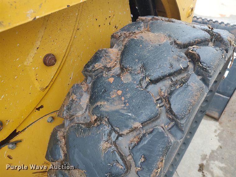 image for item LG9540 2014 Caterpillar 226B3  skid steer loader