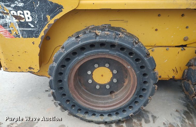 image for item LG9540 2014 Caterpillar 226B3  skid steer loader