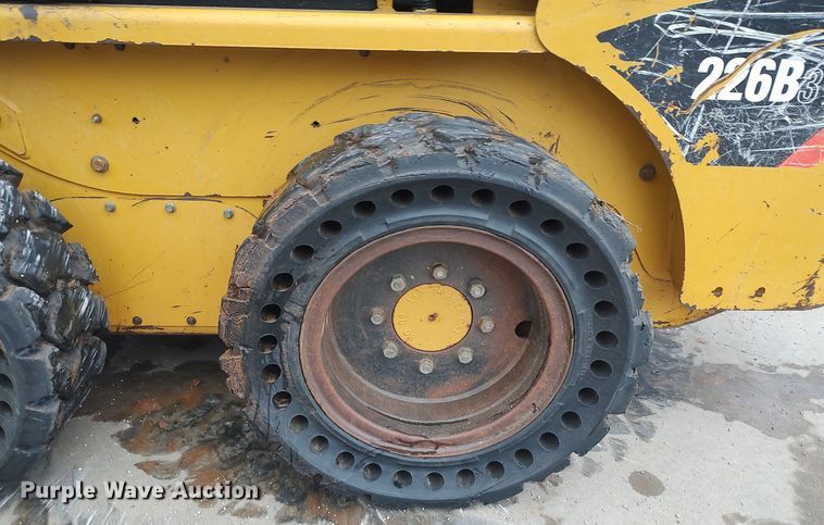 image for item LG9540 2014 Caterpillar 226B3  skid steer loader