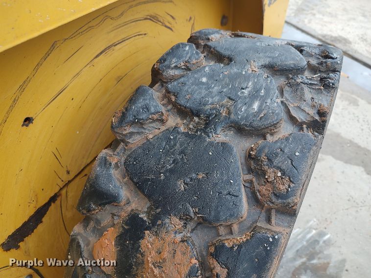 image for item LG9540 2014 Caterpillar 226B3  skid steer loader