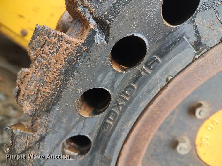 image for item LG9540 2014 Caterpillar 226B3  skid steer loader