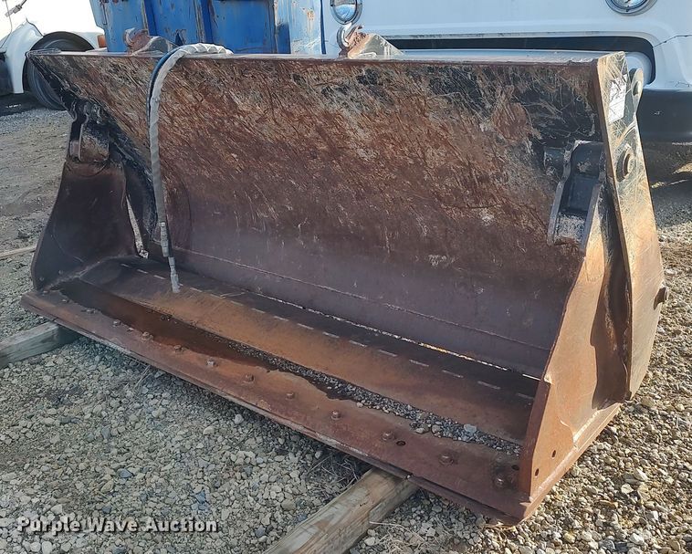 image for item LG9557 Four-in-one bucket