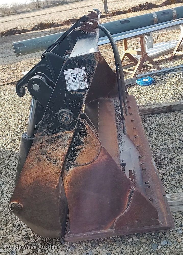 image for item LG9557 Four-in-one bucket