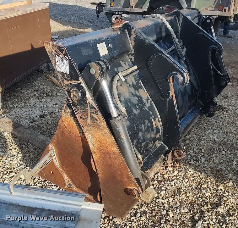 image for item LG9557 Four-in-one bucket