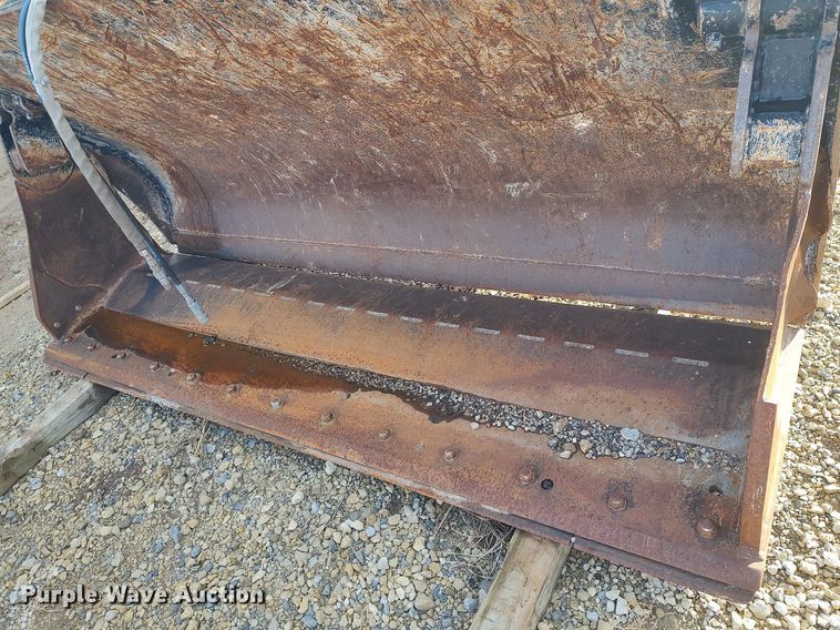 image for item LG9557 Four-in-one bucket