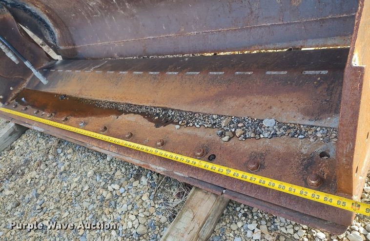 image for item LG9557 Four-in-one bucket