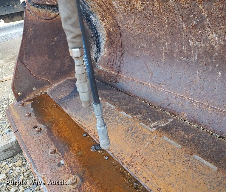 image for item LG9557 Four-in-one bucket