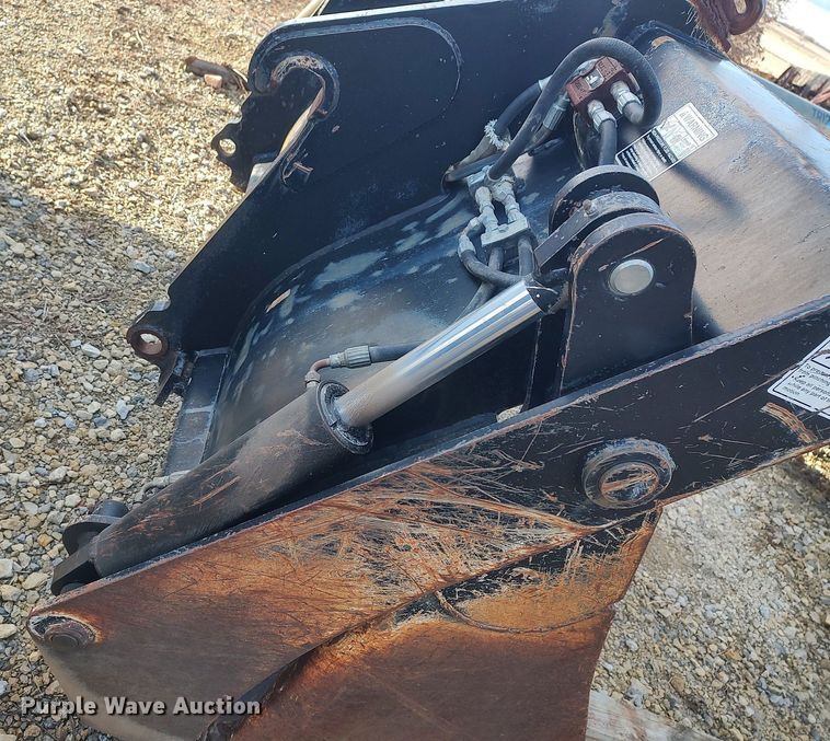 image for item LG9557 Four-in-one bucket