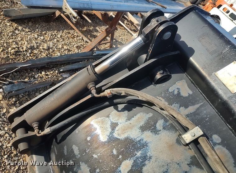 image for item LG9557 Four-in-one bucket