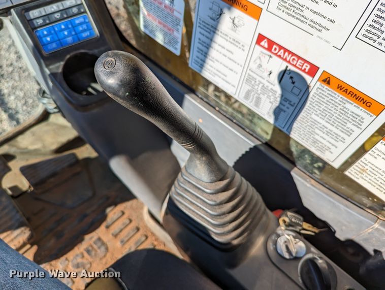 image for item LP9208 2018 Komatsu PC170LC-11  excavator