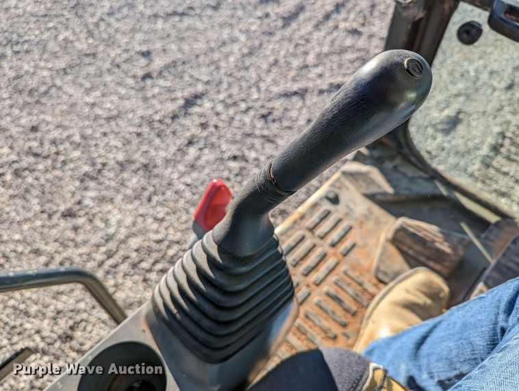 image for item LP9208 2018 Komatsu PC170LC-11  excavator