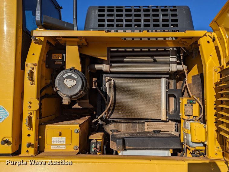 image for item LP9208 2018 Komatsu PC170LC-11  excavator