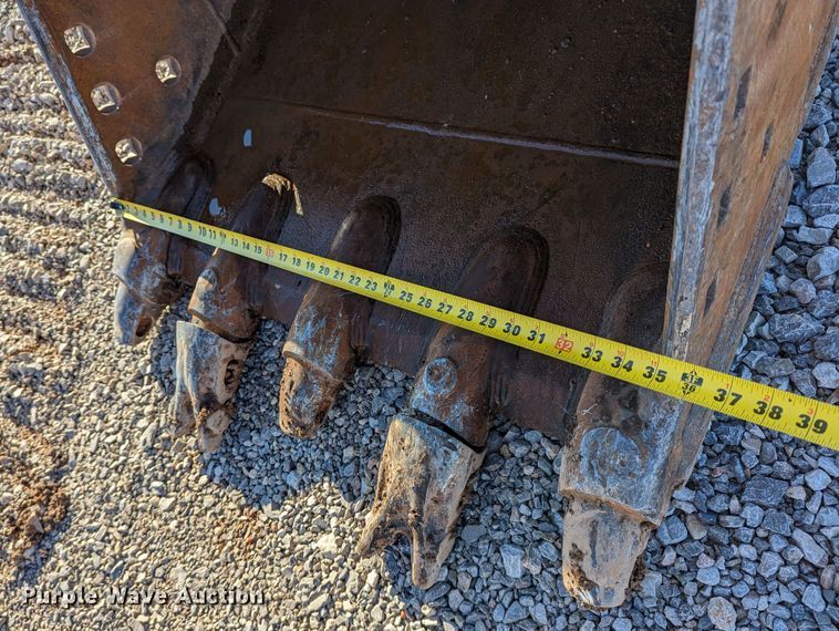 image for item LP9208 2018 Komatsu PC170LC-11  excavator