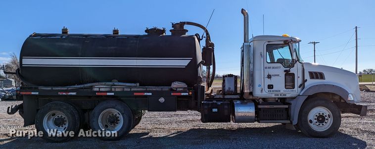 image for item LP9209 2013 Mack GU813  vacuum truck