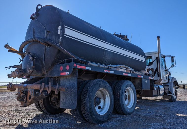 image for item LP9209 2013 Mack GU813  vacuum truck