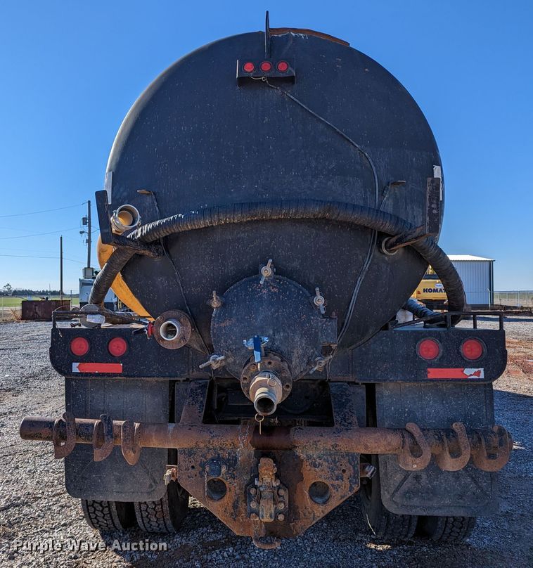 image for item LP9209 2013 Mack GU813  vacuum truck