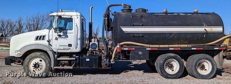 image for item LP9209 2013 Mack GU813  vacuum truck