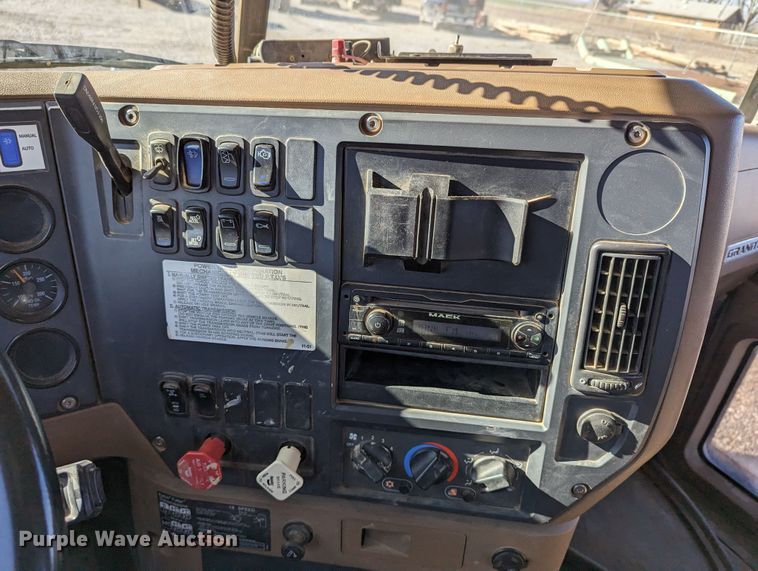 image for item LP9209 2013 Mack GU813  vacuum truck