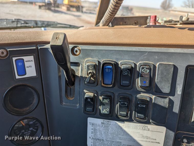 image for item LP9209 2013 Mack GU813  vacuum truck