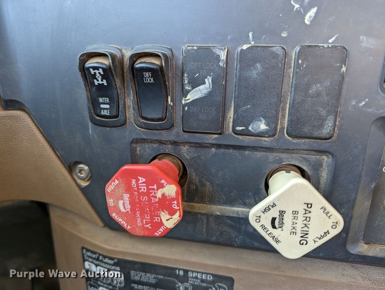 image for item LP9209 2013 Mack GU813  vacuum truck