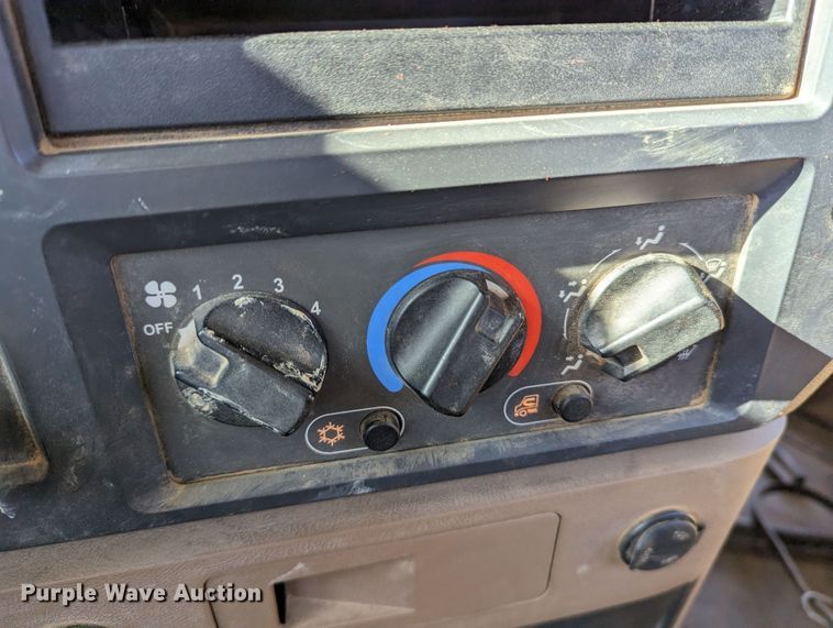 image for item LP9209 2013 Mack GU813  vacuum truck