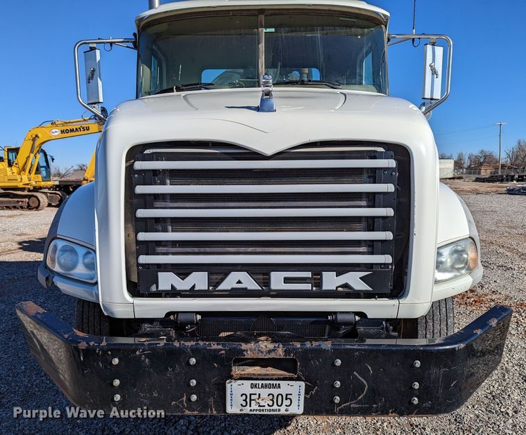 image for item LP9209 2013 Mack GU813  vacuum truck