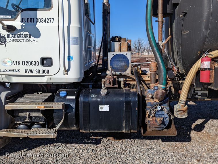 image for item LP9209 2013 Mack GU813  vacuum truck