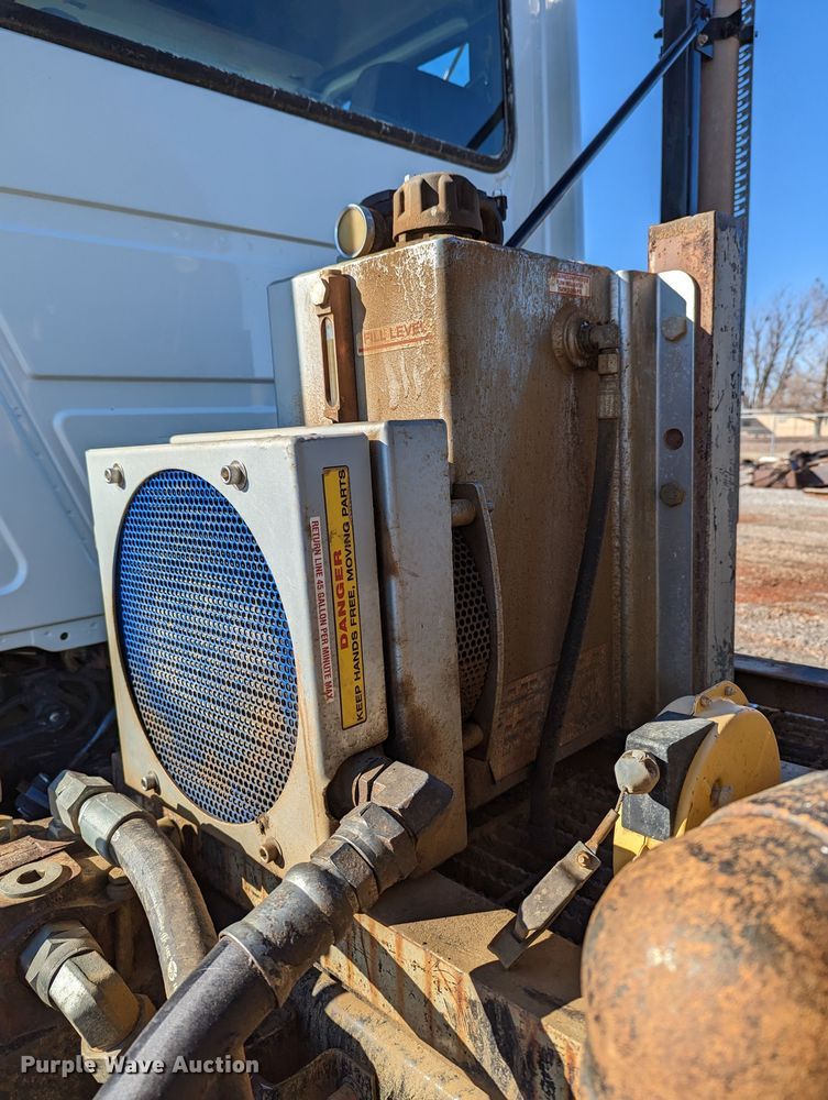 image for item LP9209 2013 Mack GU813  vacuum truck