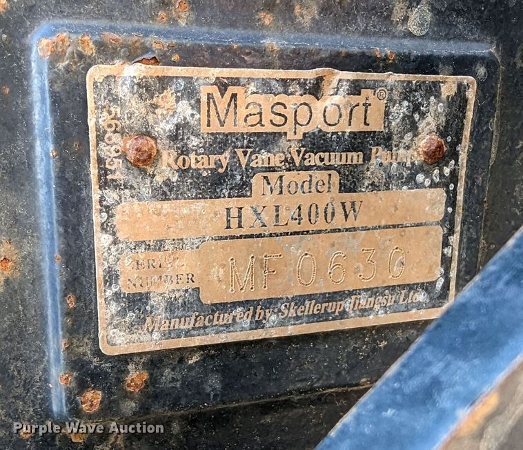 image for item LP9209 2013 Mack GU813  vacuum truck